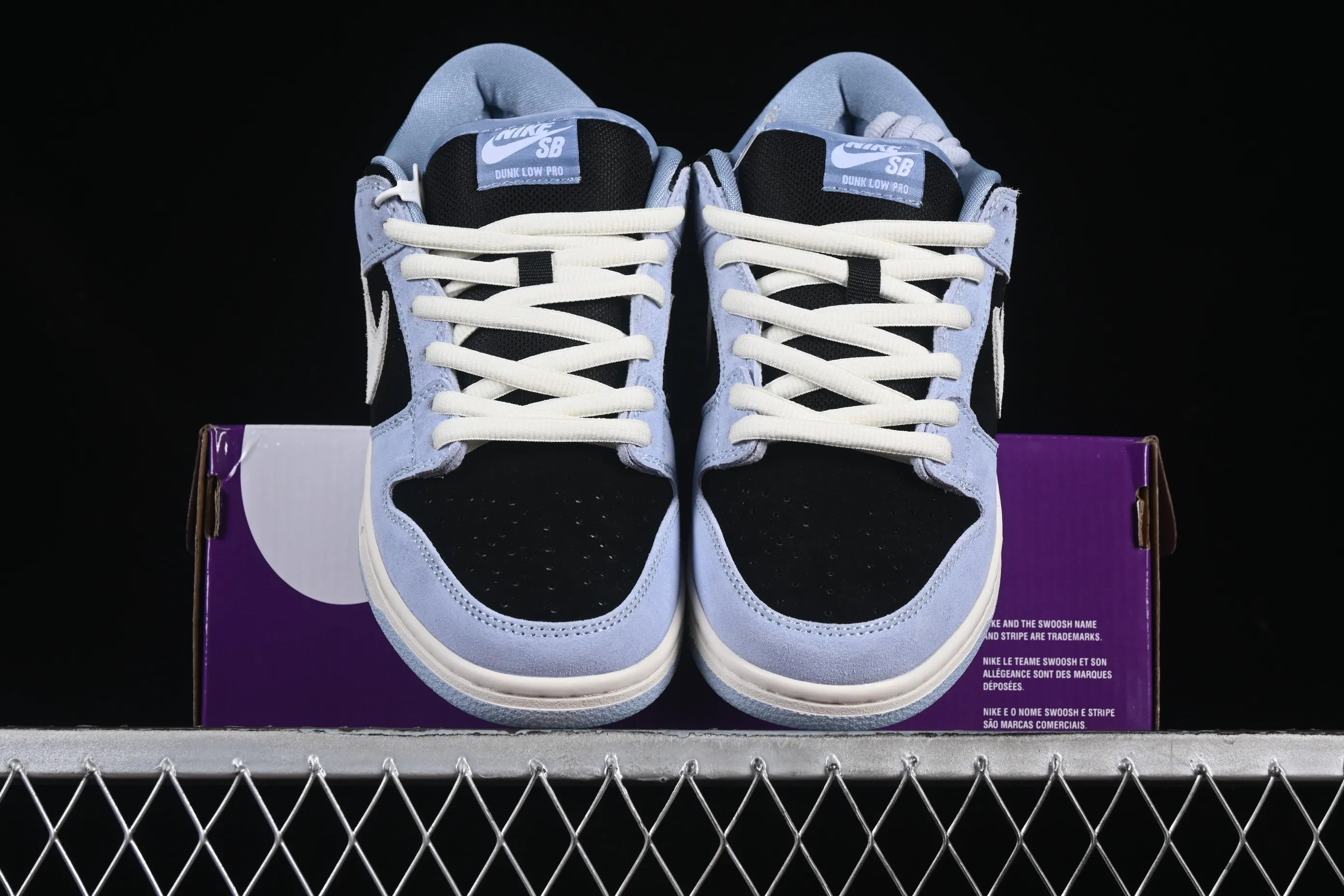 All Categories Nk SB Dunk Series Nk SB Dunk Low Low-top sneakers Nike SB Dunk Low "Aluminum" Black, blue and white hook Low-top casual sneakers HF3063-400